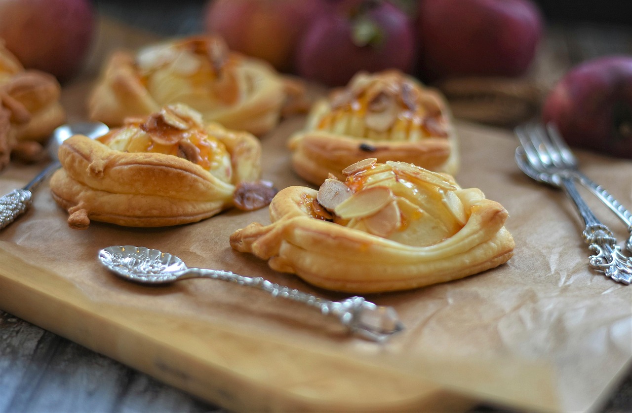 découvrez notre recette facile et rapide de pâte feuilletée maison pour des pâtisseries délicieuses et croustillantes à préparer chez vous.
